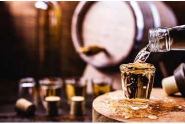 A Origem da Cachaça: Uma História de Sabor e Tradição